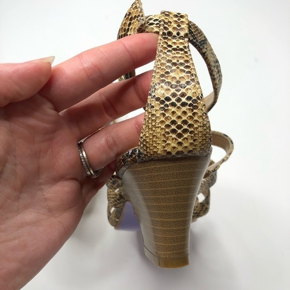 NEW Hot in Hollywood Tan Taupe Snake Skin Gladiator Strappy Ankle Sandals Shoes - Picture 10 of 14